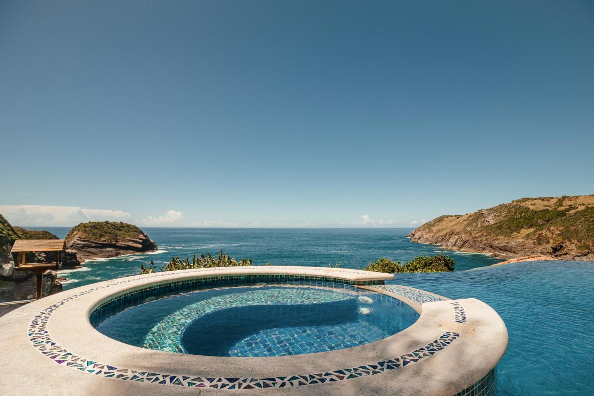 Cliffside Luxury Inn Hotel 5*