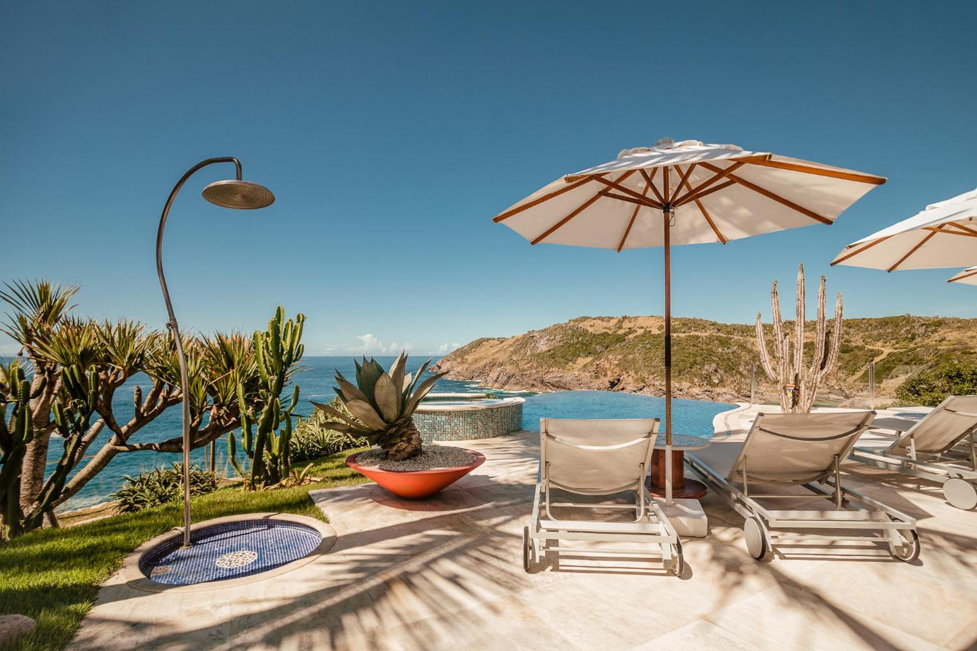 Cliffside Luxury Inn Hotel